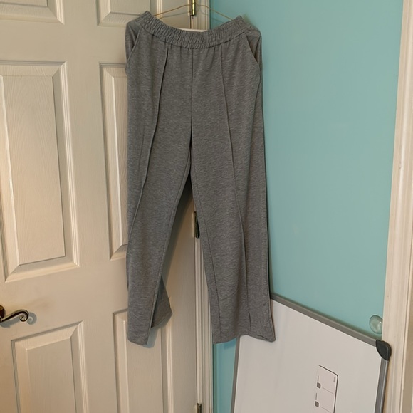 Gray V Neck Sweatshirt and Pants Set. Med. With Pockets and Wide Legs - Picture 3 of 5
